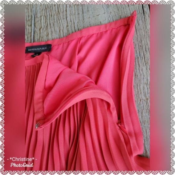 Banana Republic LayerED Pleated Skirt 6 - Picture 4 of 7